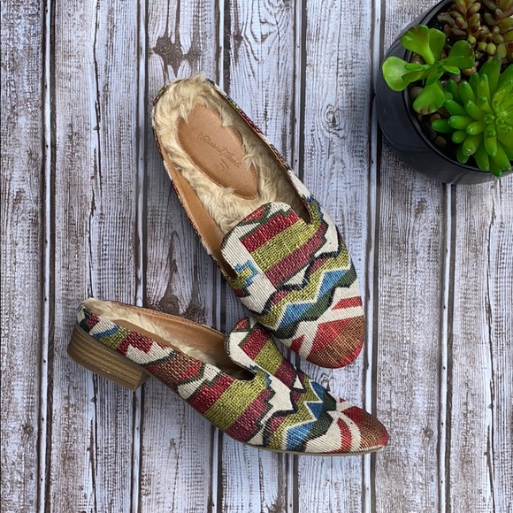 Universal Thread - Picture 3 of 4